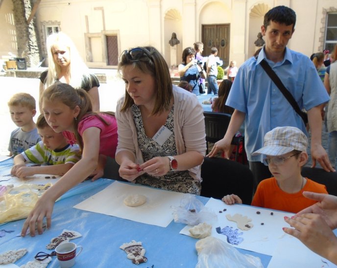 В Ужгородському замку діти виготовляли іграшки – 02 В Ужгородському замку діти виготовляли іграшки – 02
