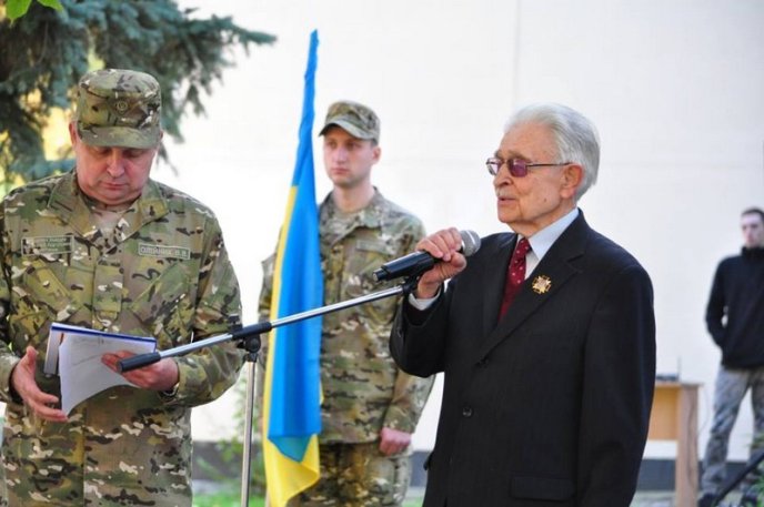 В Ужгороді відкрили пам’ятний знак борцям за свободу і незалежність України – 13
