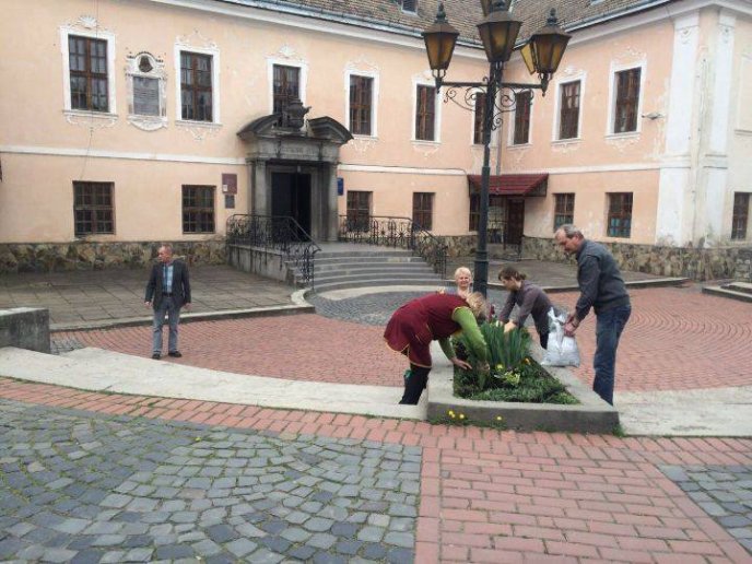 У Мукачеві триває місячник благоустрою – 05