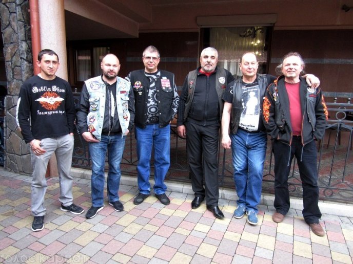 Гучна вечірка, стриптиз та салюти: як байкери в Мукачеві гуляли – 15