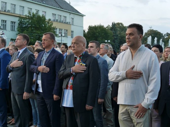 Ужгород молитвою за рідну країну зустрів сьогодні схід сонця і День Незалежності України – 05