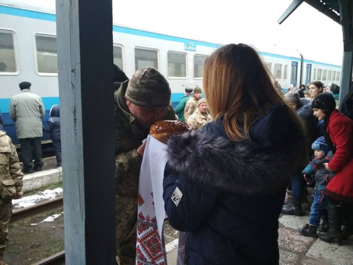 У Виноградові зустріли бійців 128-ої бригади, які повернулись з фронту – 03