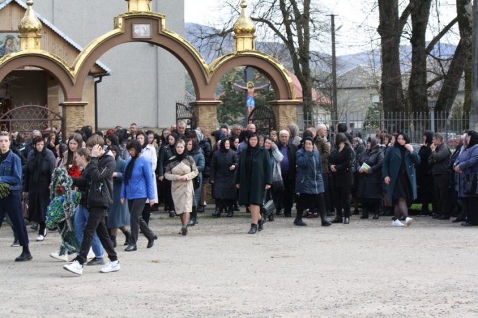 Мріяв повернутися додому з перемогою: на Закарпатті поховали ще одного Героя – 08
