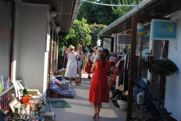 В Ужгороді проходить благодійна "Міська барахолка" – 14