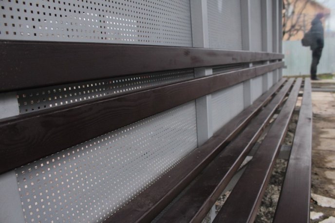 У Мукачеві встановлюють нові зупинки громадського транспорту – 07