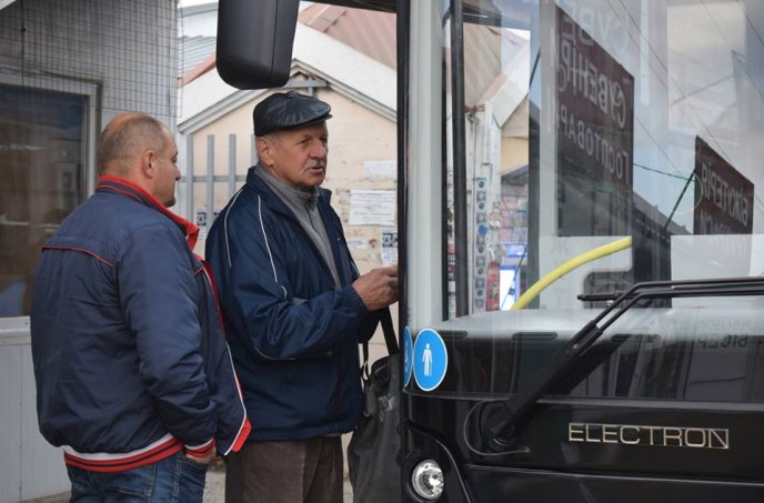 Сьогодні вулицями Ужгорода почали курсувати нові автобуси – 03
