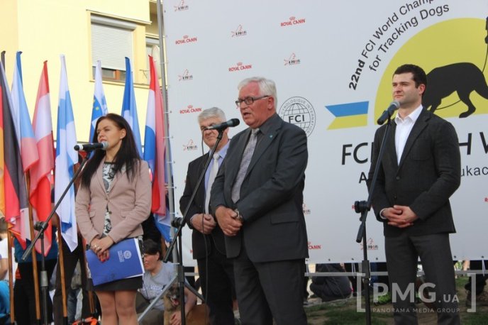У Мукачеві урочисто відкрили чемпіонат світу зі слідової роботи службових собак – 52
