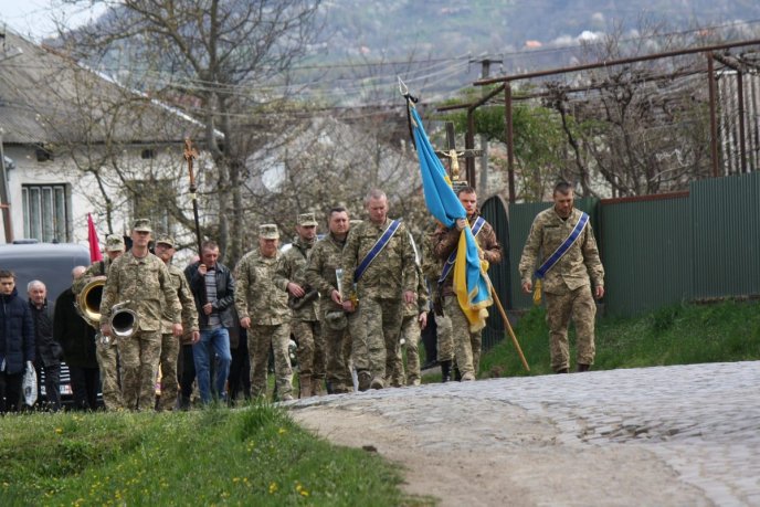 Мріяв повернутися додому з перемогою: на Закарпатті поховали ще одного Героя – 02