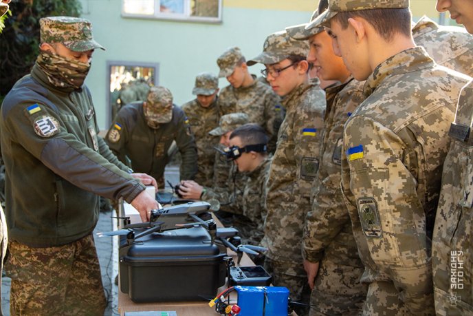 Нацгвардійці разом із вихованцями військового ліцею писали диктант єдності у Мукачеві – 04