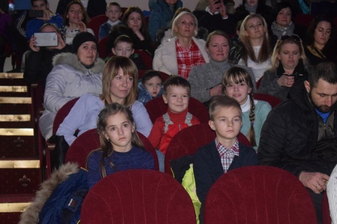 В Ужгороді влаштували святковий концерт для дітей – 05