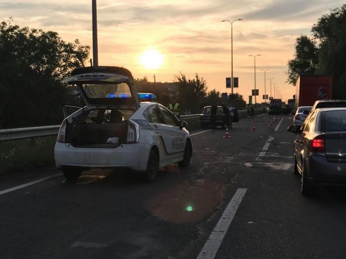 Моторошна аварія поблизу Ужгорода: автомобіль перекинувся на дах – 03