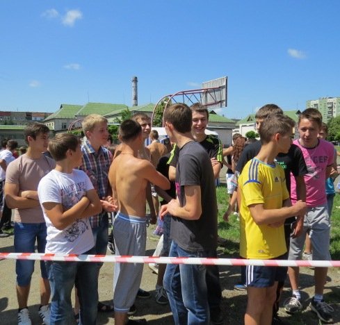 Воркаутери вчерговий раз виробляли у Мукачеві неймовірні трюки (ФОТО) – 07