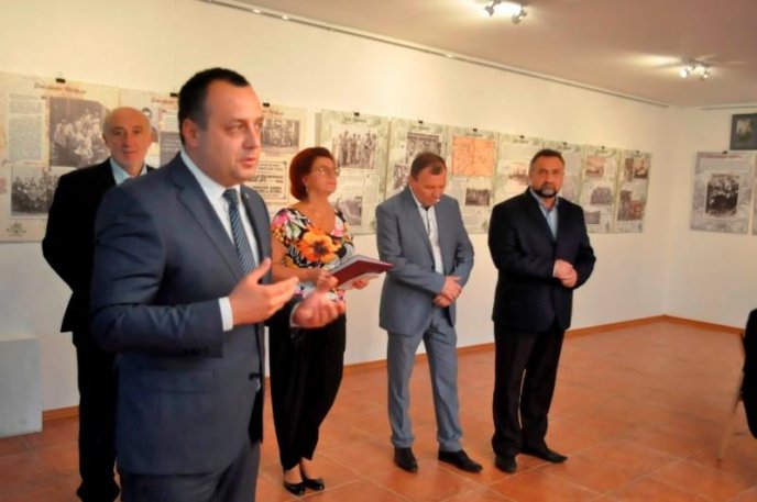 В Ужгороді відкрили фотовиставки «Євреї Закарпаття» та «100 років Джойнту» – 01 В Ужгороді відкрили фотовиставки «Євреї Закарпаття» та «100 років Джойнту» – 01