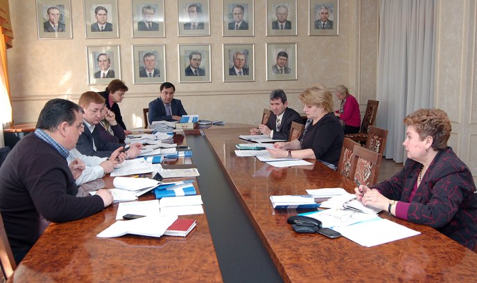 Обласні депутати обговорювали питання, які вирішуватимуться на третьому засіданні облради – 02