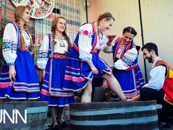 Як на Мукачівщині фестиваль вина проходить – 04