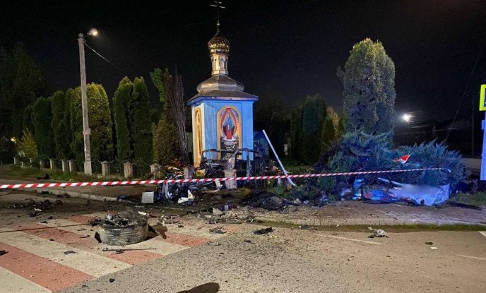 У палаючому авто загинув пасажир: з’явилися фото з місця моторошної ДТП – 01