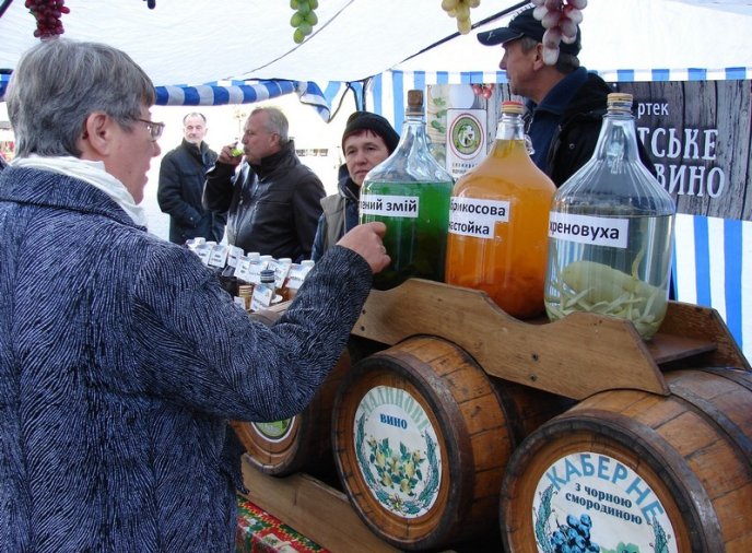 У Хусті розпочався фестиваль меду та вина «Срібні джерела» – 07