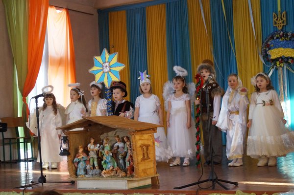 Діти з сіл Тереблянської долини колядували у Буштині – 02 Діти з сіл Тереблянської долини колядували у Буштині – 02