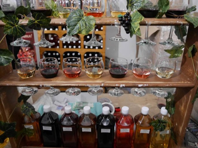 Гості фестивалю «Закарпатському Божоле» дегустують вина у підвалах «Совиного гнізда» – 07