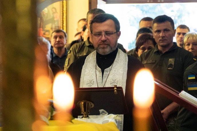 У Мукачеві поховали Героя, який захищав Україну на фронті – 06 У Мукачеві поховали Героя, який захищав Україну на фронті – 06