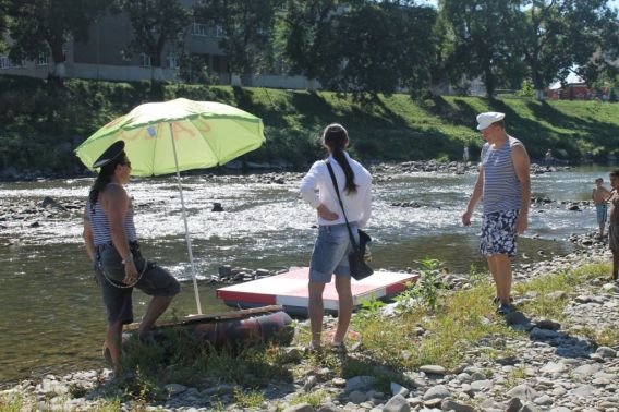 "Ужгородська регата - 2012": чудернацькі кораблі пливли Ужем (ФОТО) – 09