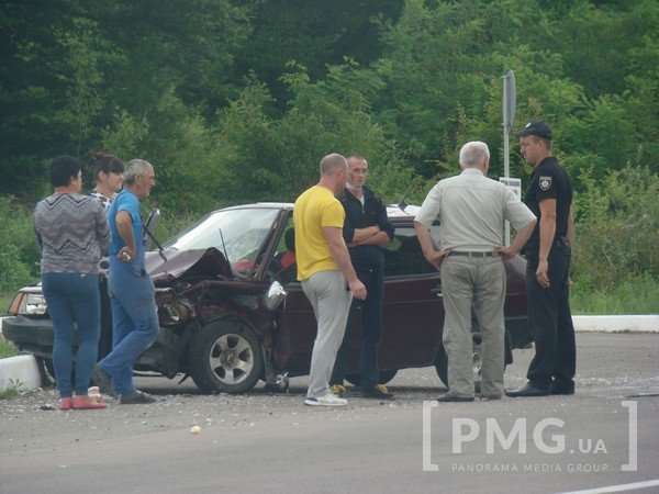 На виїзді з Мукачева у ДТП потрапили два автомобілі "ВАЗ" – 04