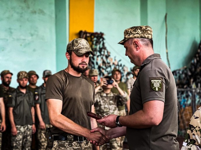 Військовим 128 бригади вручили державні і відомчі нагороди – 02