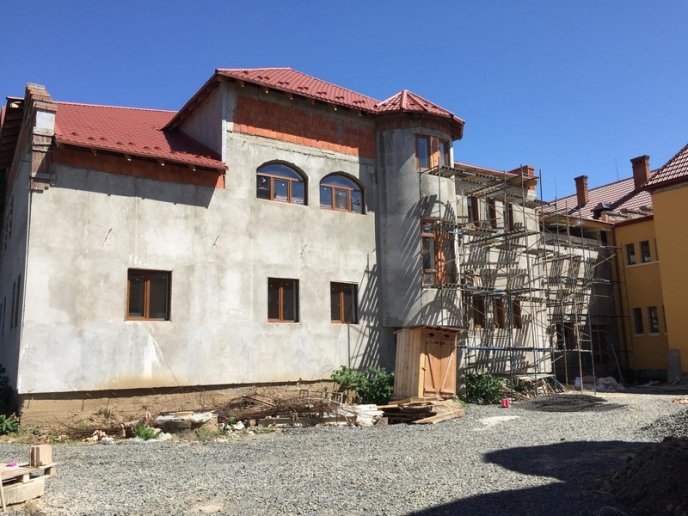 У Мукачеві триває реконструкція палацу культури і мистецтв – 04