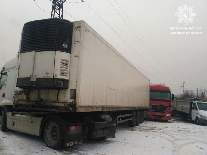 За півдня в Ужгороді і Мукачеві зафіксували 14 аварій – 05