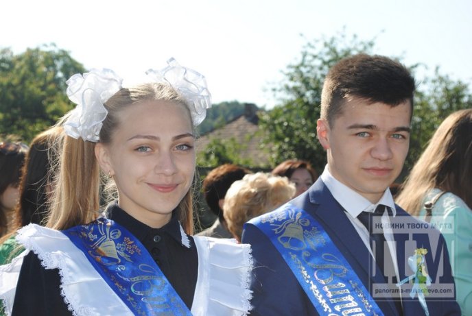 Останній дзвінок відлунав для випускників Мукачівської ЗОШ №6 (ФОТО) – 25