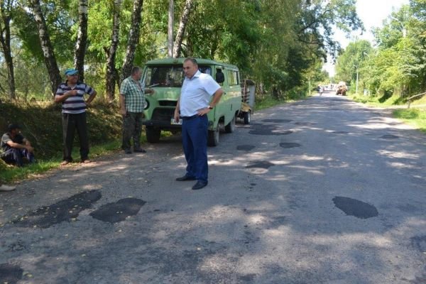 На Тячівщині триває будівництво автомобільних доріг, які з’єднають села – 07
