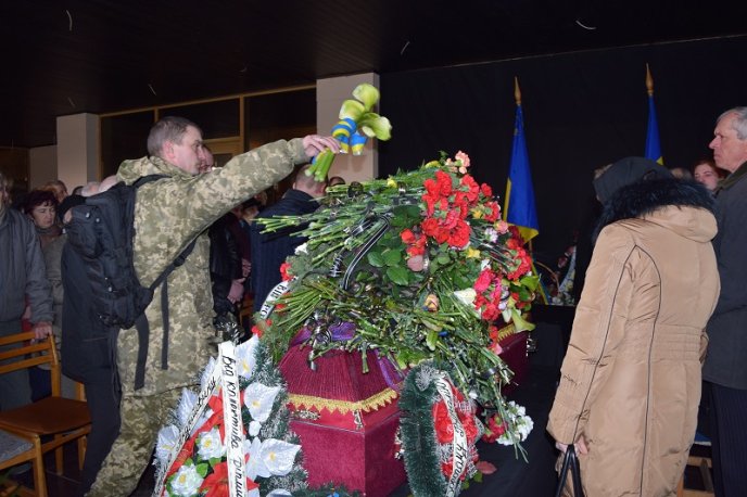 Ужгородці прощаються із загиблим майором АТО Віталієм Постолакі (ФОТО) – 02