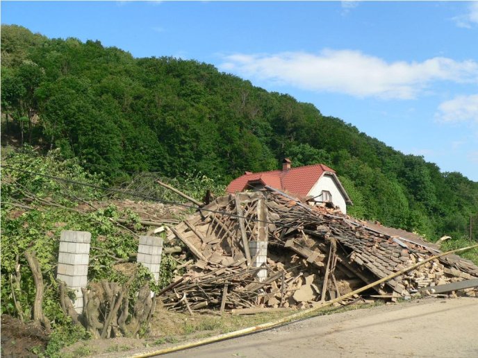 Молода жінка з 6-місячним немовлям встигли вискочити через вікно: нові подробиці надзвичайної події у Кольчині – 04