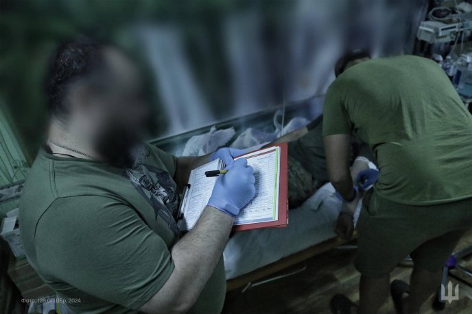 Тут рятують життя воїнів: 128 бригада показала фото зі стабілізаційного пункту – 04 Тут рятують життя воїнів: 128 бригада показала фото зі стабілізаційного пункту – 04