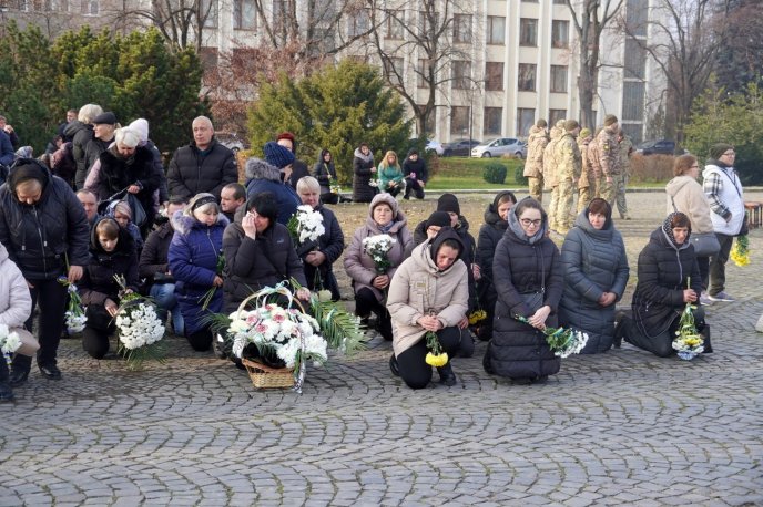 До останнього залишався вірним військовій присязі: в обласному центрі прощалися із Героєм – 03 До останнього залишався вірним військовій присязі: в обласному центрі прощалися із Героєм – 03