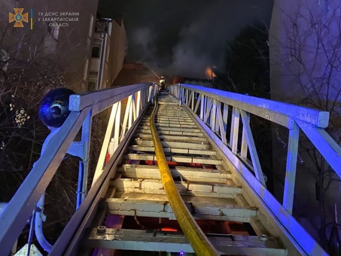 В Ужгороді спалахнула квартира. Поліція встановлює причини – 04
