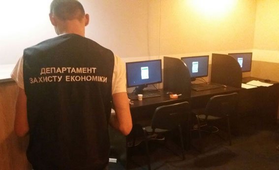 На Закарпатті поліцейські викрили роботу 20 гральних закладів – 04