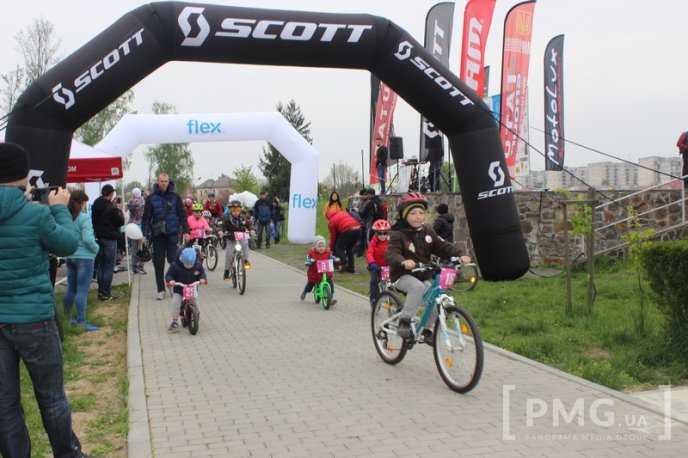 У Мукачеві відбулась дитяча велогонка "Mukachevo Sakura Race" – 16
