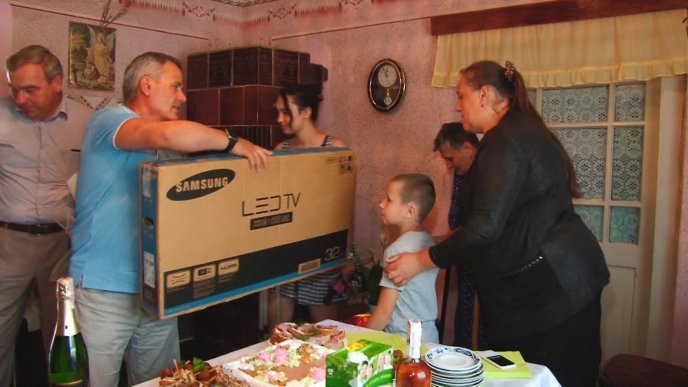 100-літня бабуся, історія життя якої гідна фільму, у день свого ювілею отримала подарунок – 03