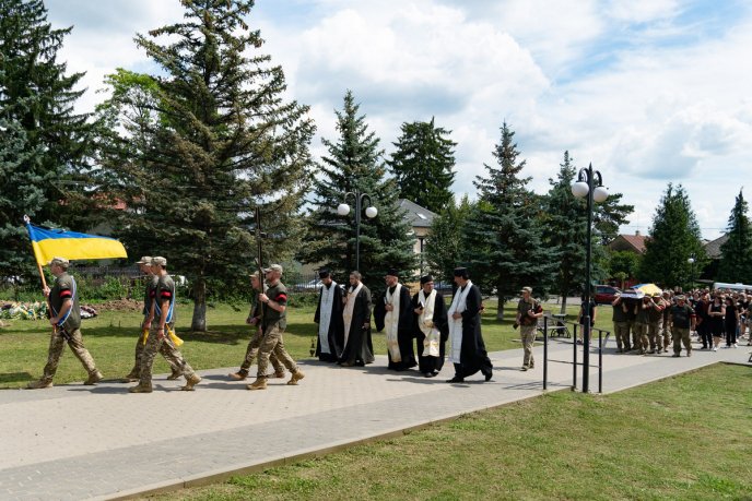 В Ужгороді попрощалися із солдатом Степаном Білкеєм – 04 В Ужгороді попрощалися із солдатом Степаном Білкеєм – 04