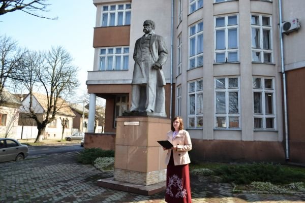 Тячівці поклали квіти до пам’ятника Тарасу Шевченку – 02