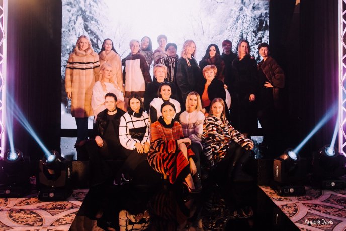 Мода заради життя: на Закарпатті відбувся ІІІ-й благодійний показ мод дизайнерки Роксолани Новак – 182