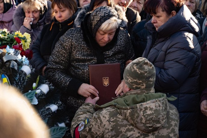 Чорний день для Ужгорода: в місті сьогодні поховали трьох військових – 10