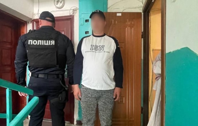 В Ужгороді чоловік проник в офіс – 01