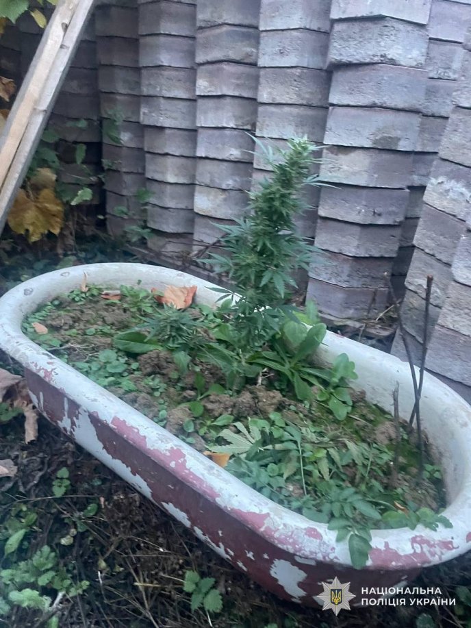 У підозрюваного в переправленні людей священника знайшли дещо у ванні – 01