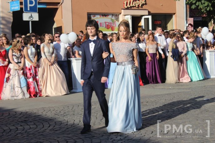 У Мукачеві нагородили випускників-медалістів – 60