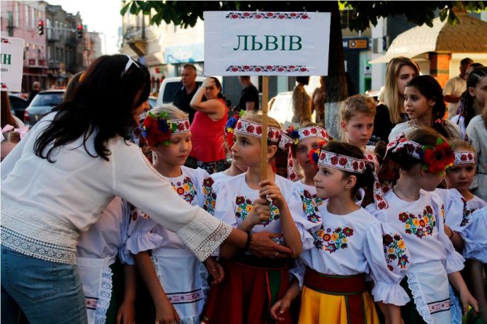 У Мукачеві офіційно відкрили дитячо-юнацький фестиваль "Смарагдові витоки" – 06
