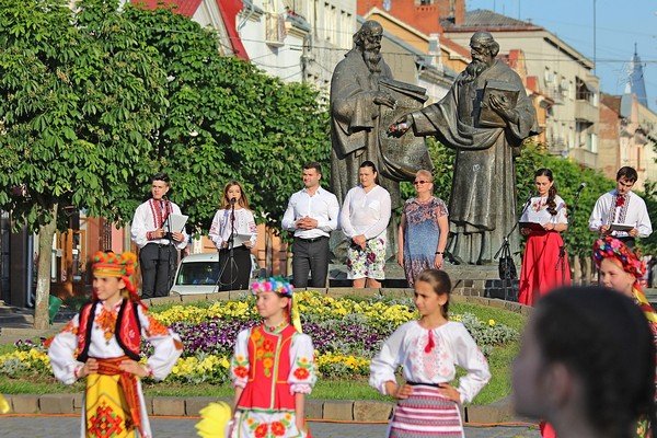 У Мукачеві урочисто відкрили Міжнародний дитячо-юнацький фестиваль "Смарагдові витоки" – 02