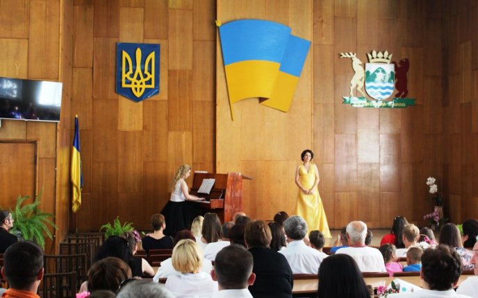 До Рахова завітала заслужена артистка України – 02