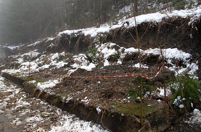 На Синевирському перевалі сталося падіння підпірної стінки – 02